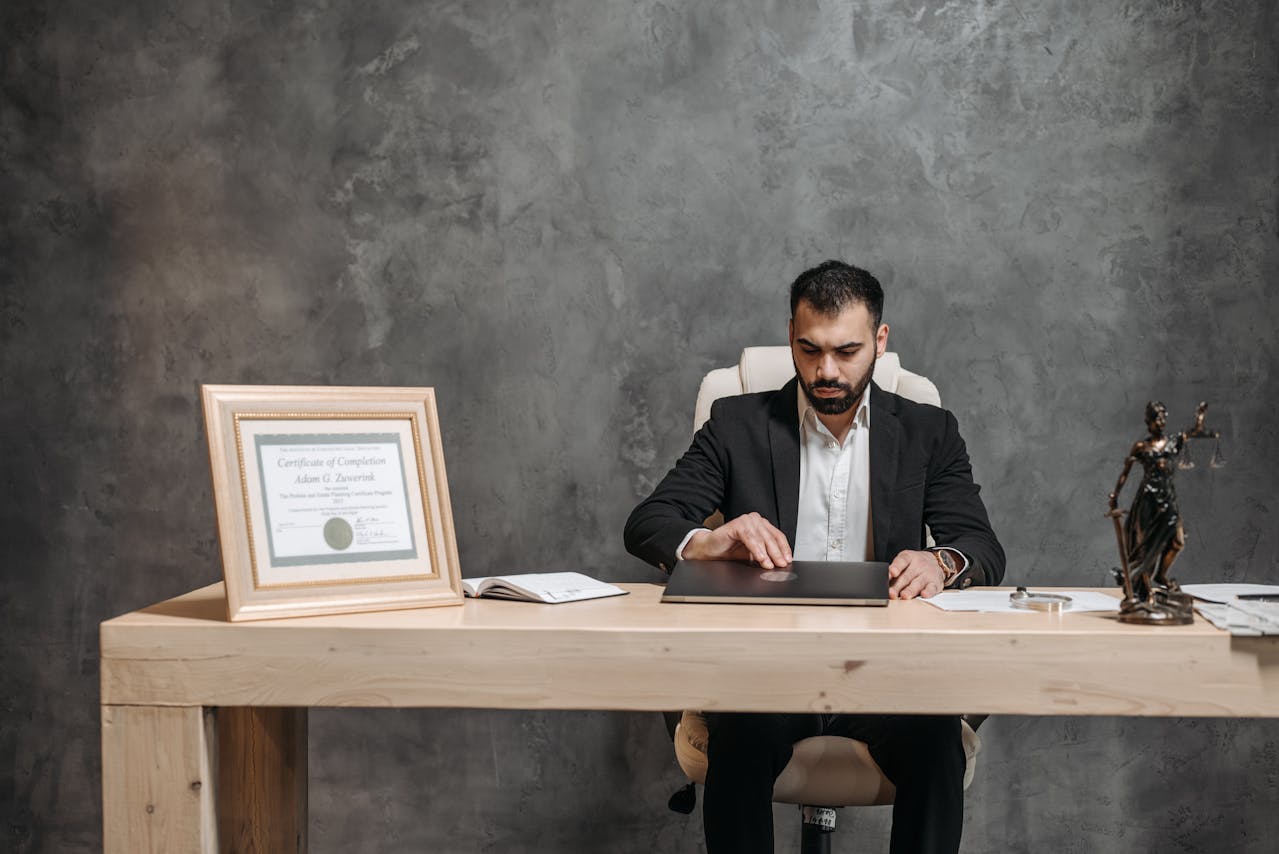Best Online Lawyer Consultation in Gwalior